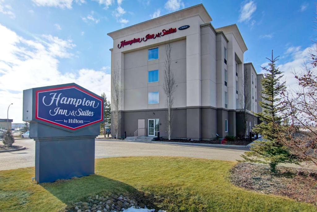 Red Deer Hotel | Hampton Inn & Suites Red Deer