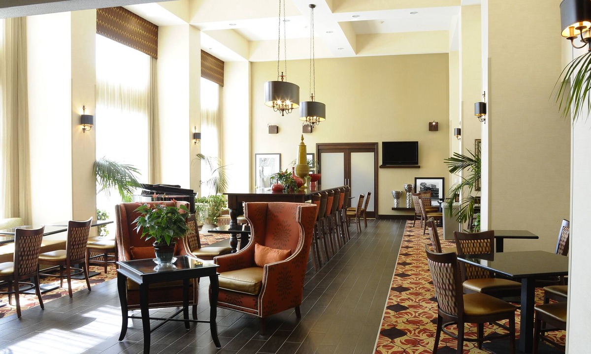 Redding Hotel | Hampton Inn & Suites Redding