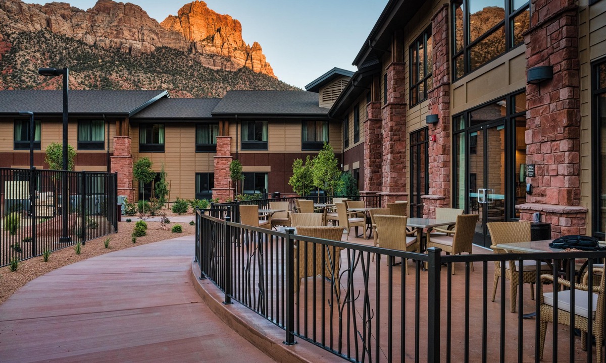 Zion National Park South Entrance Hotel | Hampton Inn & Suites Springdale/Zion National Park