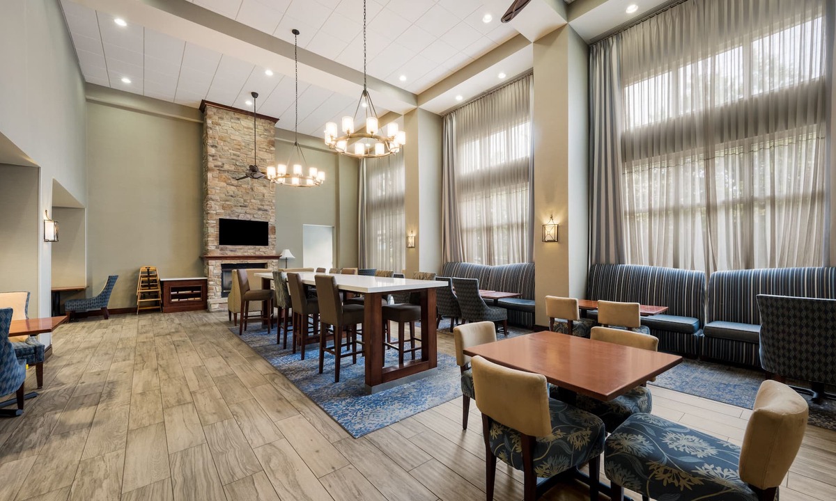 Fredericksburg Hotel | Hampton Inn & Suites Fredericksburg-at Celebrate Virginia