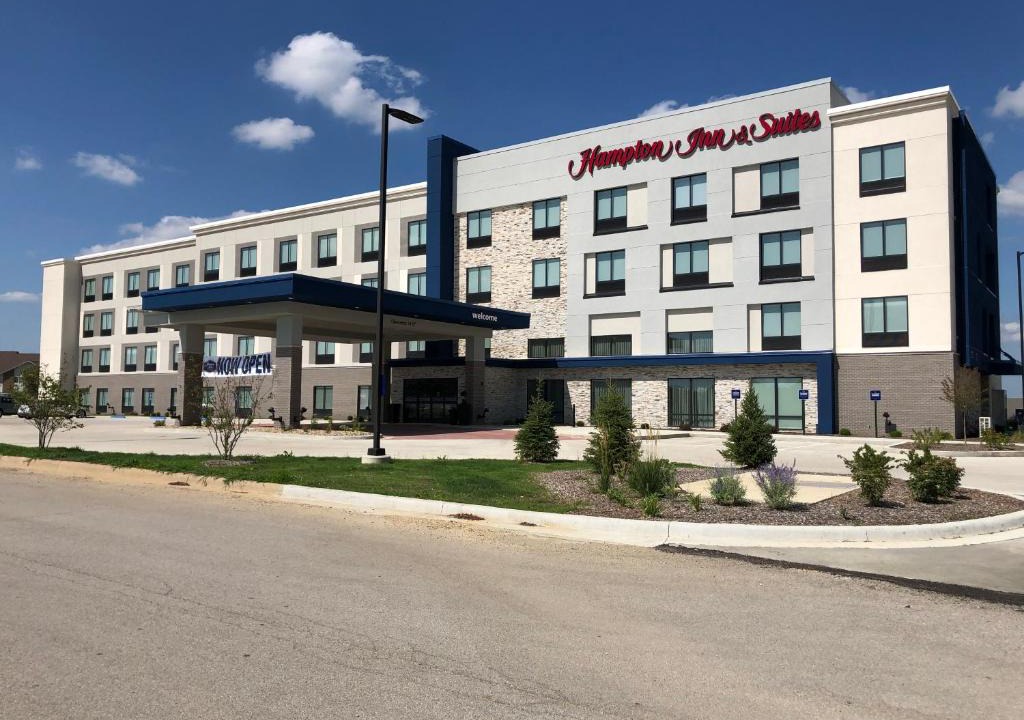 Pekin Hotel | Hampton Inn & Suites