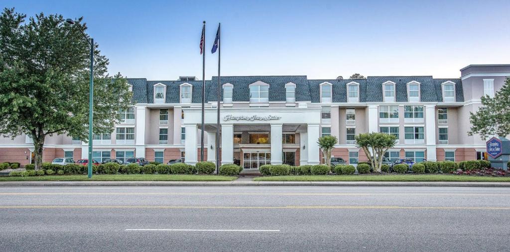 Williamsburg Hotel | Hampton Inn & Suites Williamsburg-Richmond Road