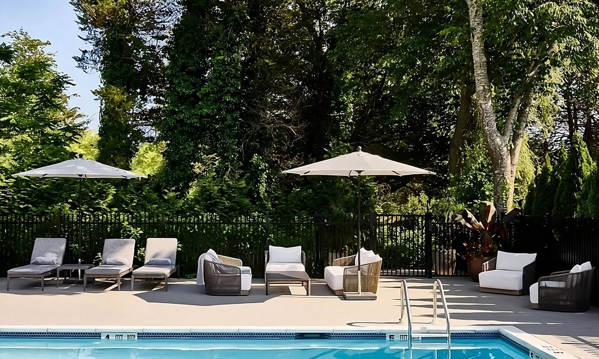 East Hampton North Hotel | Hampton King at Journey East Hampton!