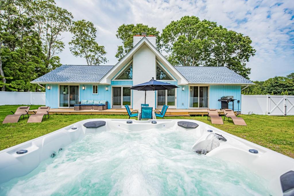 Hampton Bays Ski Chalet | Hamptons retreat w/ hot tub + loft only minutes to the beach