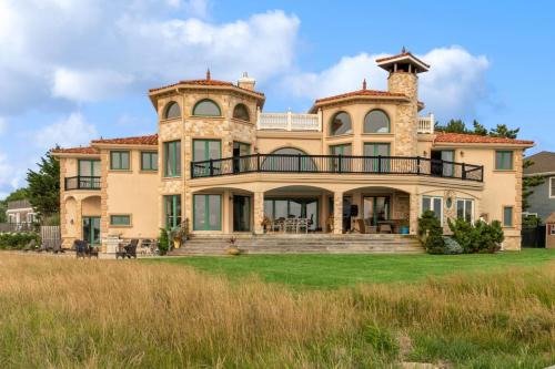 Remsenburg Apartment | Hamptons Romantic Waterfront Queen Suite