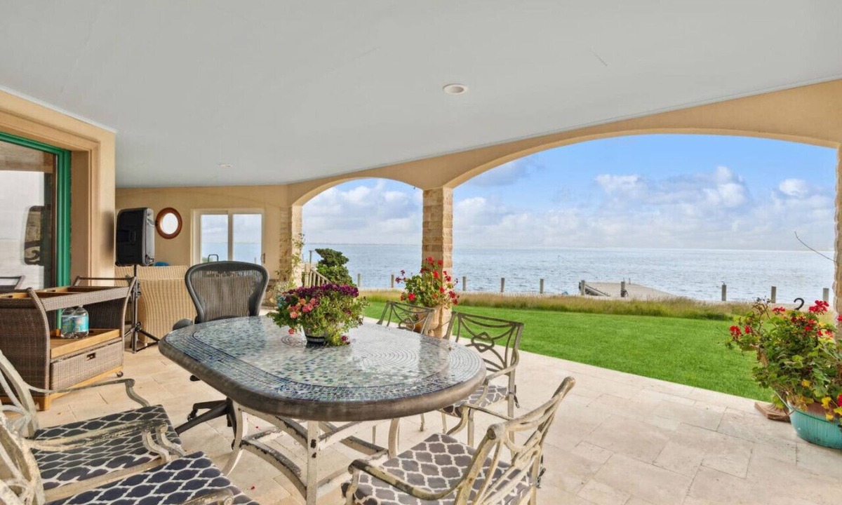 Remsenburg House | Hamptons Waterfront Paradise