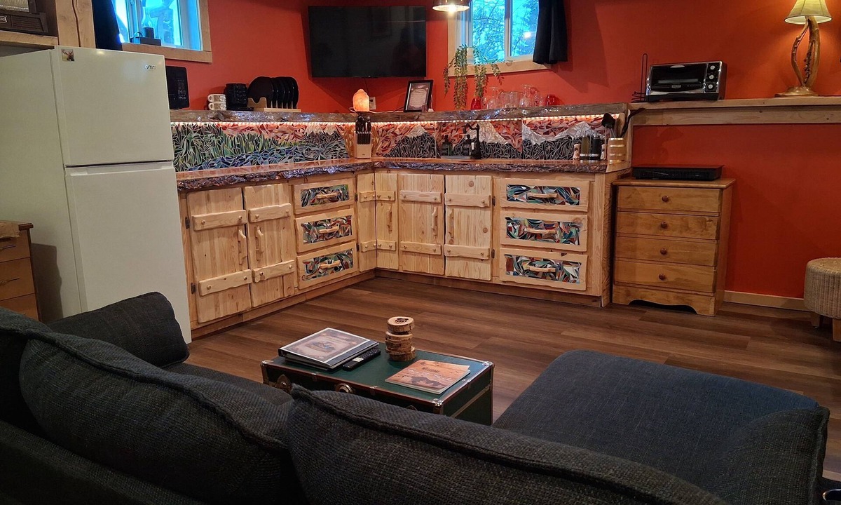 Valemount Apartment | Handcrafted Headwater Hideout. Downtown w/woodfired sauna