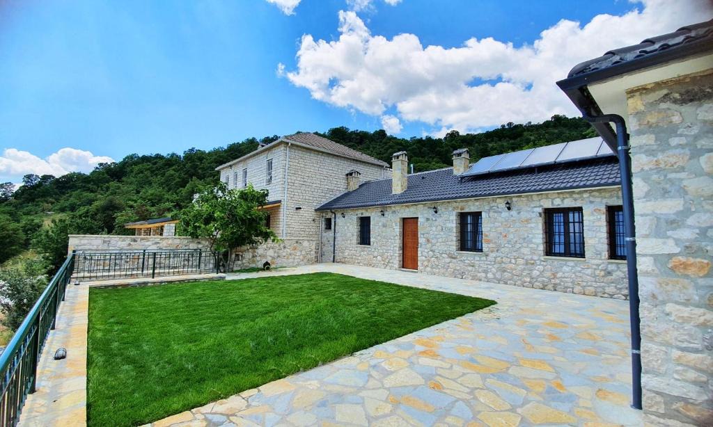 Lazarat House | Hani Ilos