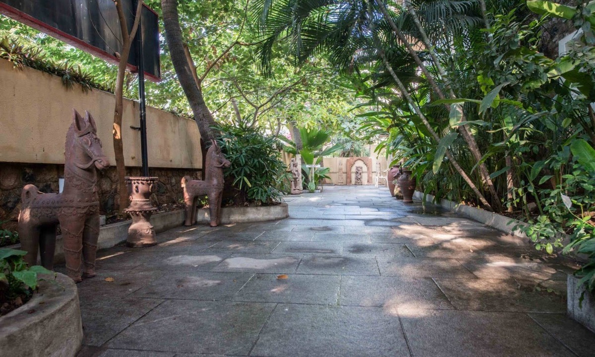 Thousand Lights West Bed & Breakfast | Hanu Reddy Residences Wallace Garden