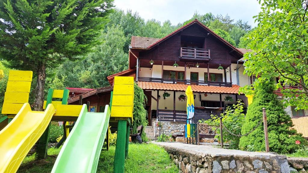 Pestisani House | Hanul Vanatorului