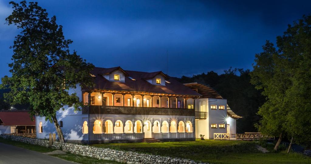 Valcea County Hotel | Hanul Vatra
