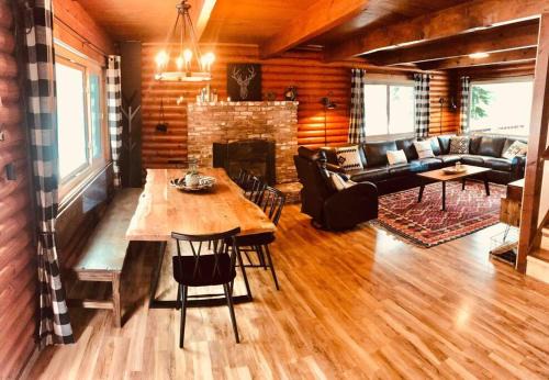 Kings Beach House | Happy Cabin Near Snow and Lake with Hot Tub, Dogs OK