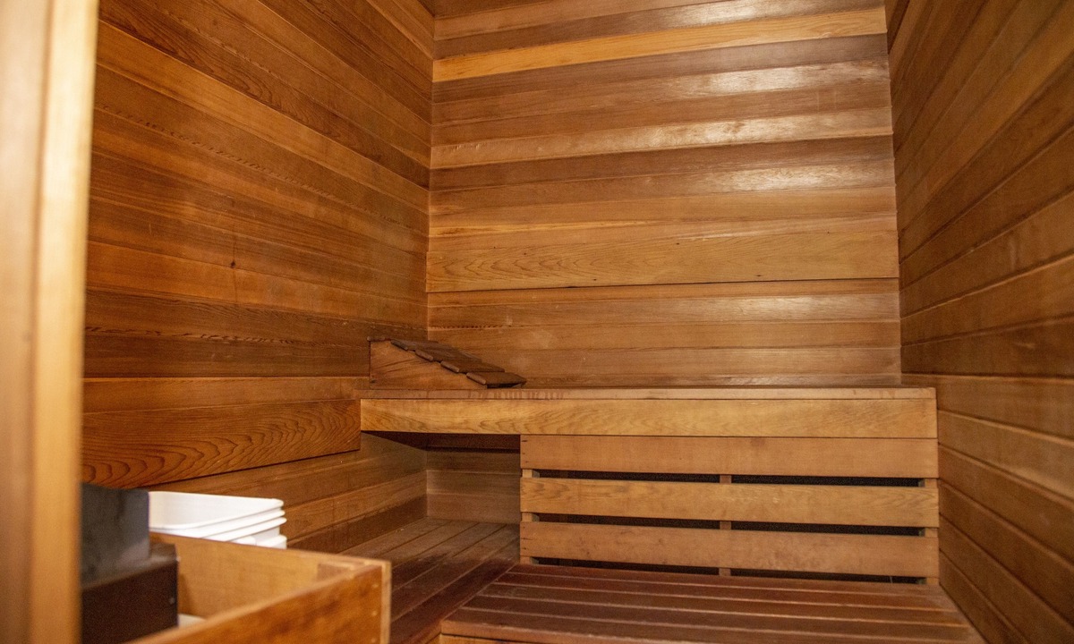 Burnaby Hotel | Happy Day Inn