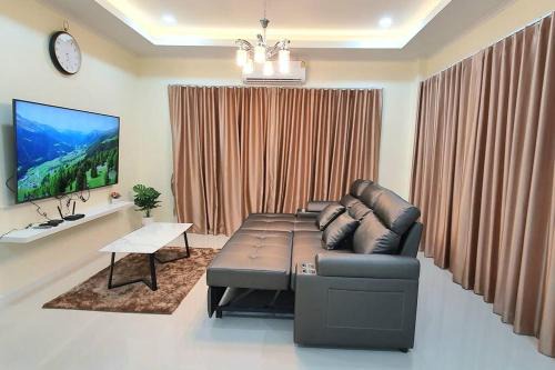 Phlap Phla House | Happy Family