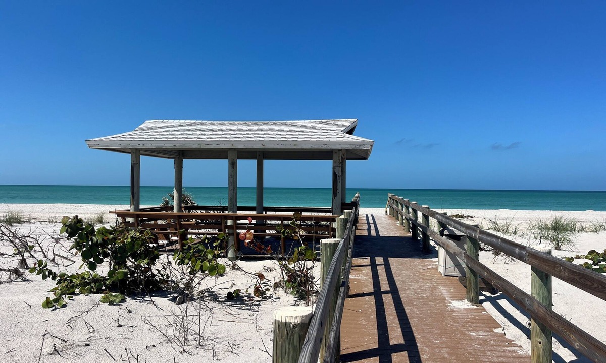 Placida House | HAPPY HIDEAWAY - Closest Gulf-Front Unit to the Beach – No Resort fees. Sleeps 6