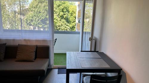 Schiltigheim Apartment | Happy Studio terrace
