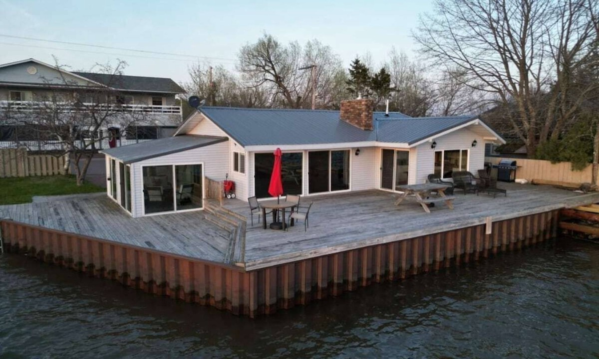 La Pointe House | Harbor Beach House - Right on the Water, located D