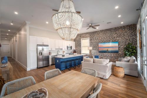 Historic Seaport House | Harbor House Suite A