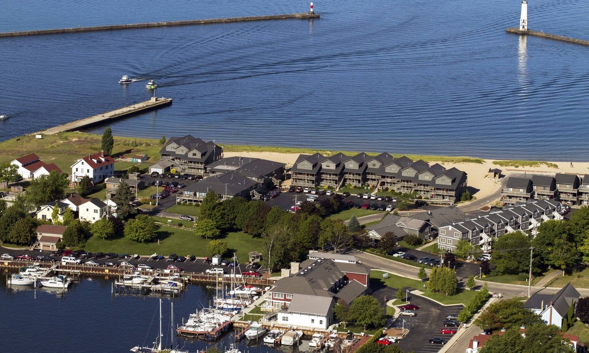 Frankfort Hotel | Harbor Lights Resort