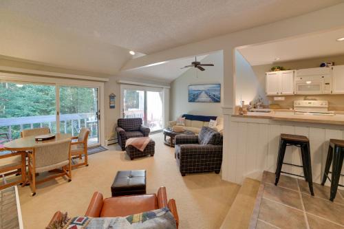 Harbor Springs House | Harbor Springs Condo w/Fireplace Near Skiing!