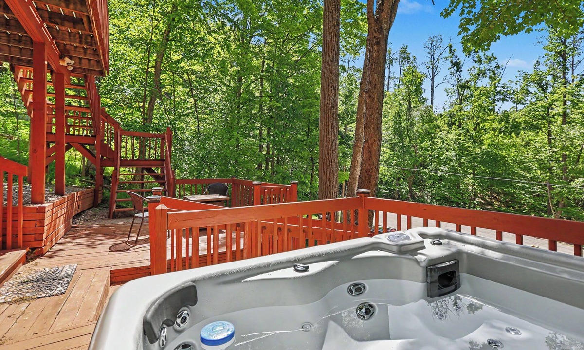 Harbor Springs Ski Chalet | Harbor Springs, walking distance, base of Nubs two minutes to Highlands+hot tub.