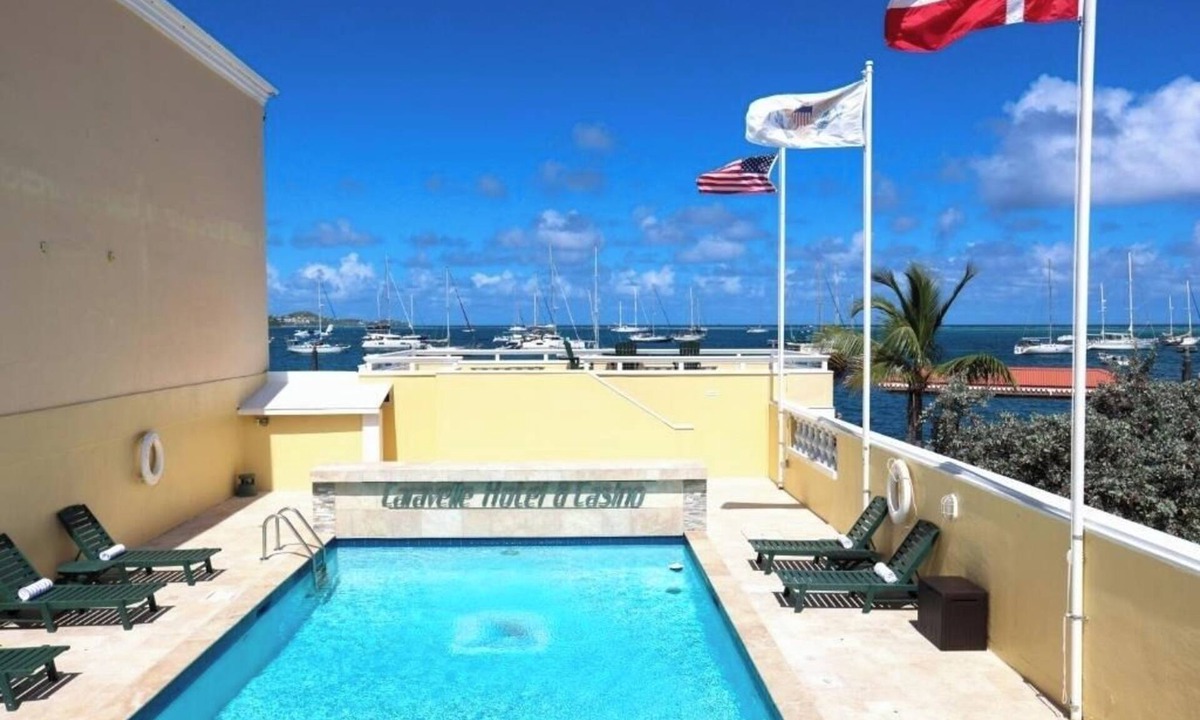 Estate East Street Hotel | Harbor View 4-Room Stay | 8 Queen Beds | Perfect for Groups or Family Gatherings