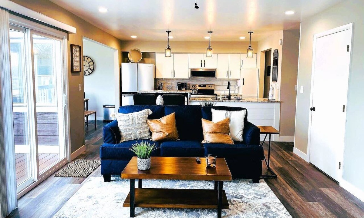 Huron Condo | Harborview 3-6-8 on Main