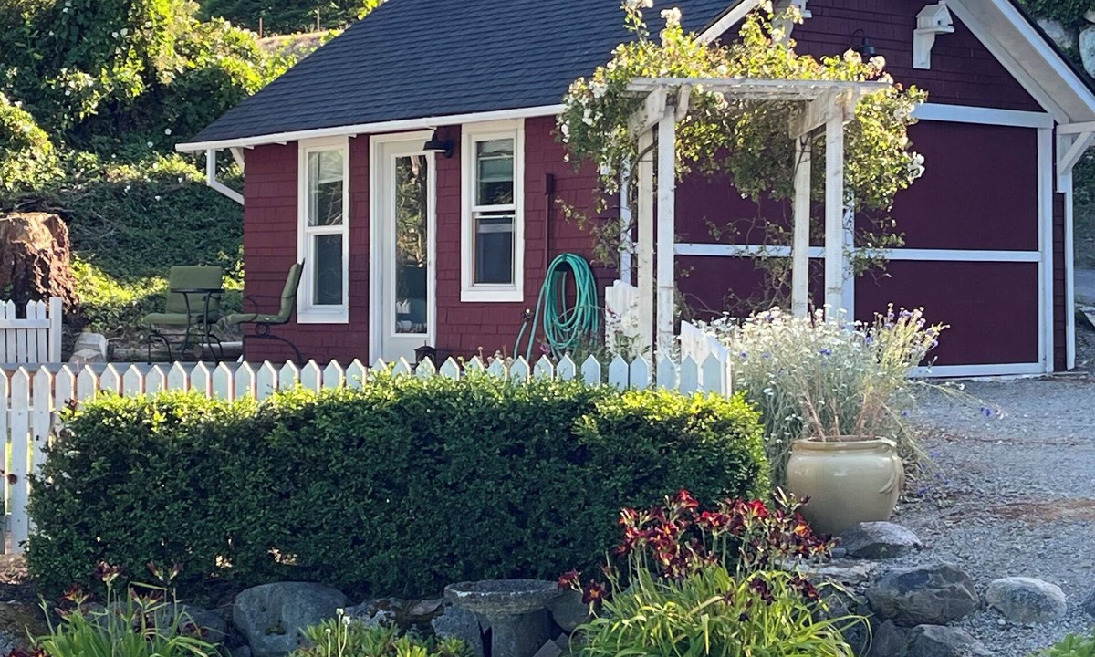Vashon Island Cottage | Harborview Haven on Vashon Island located in historic Burton neighborhood