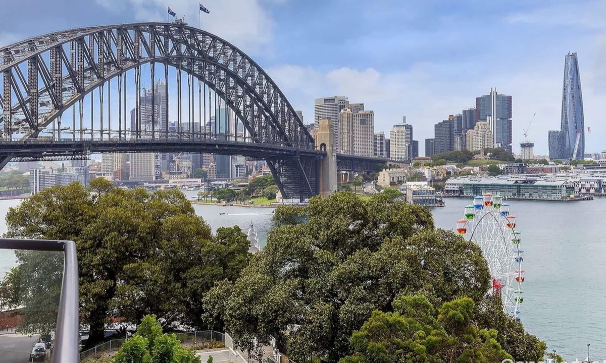 Kirribilli Apartment | Harbour Bridge Views & Luxury Living – Pool, Gym & Parking