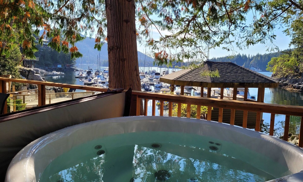 Irvines Landing Cabin | Harbour Hideaway - Steps from the Ocean with a Private Hot Tub