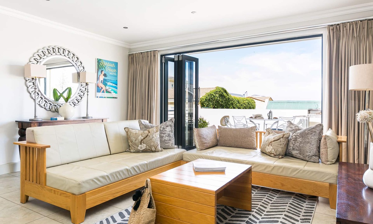 Hermanus City-Centre Hotel | Harbour Square Hotel