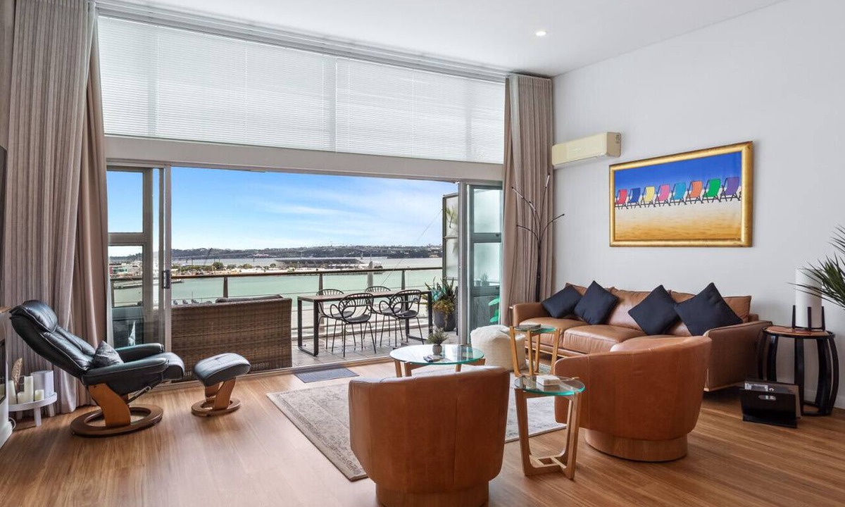 Auckland Central Business District Apartment | Harbour View 3-Bedroom on Iconic Princes Wharf