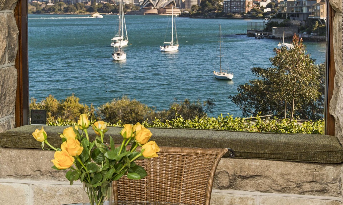 Cremorne Point Apartment | Harbourfront/Opera House and Harbour Views/Cremorne Point/Ferry