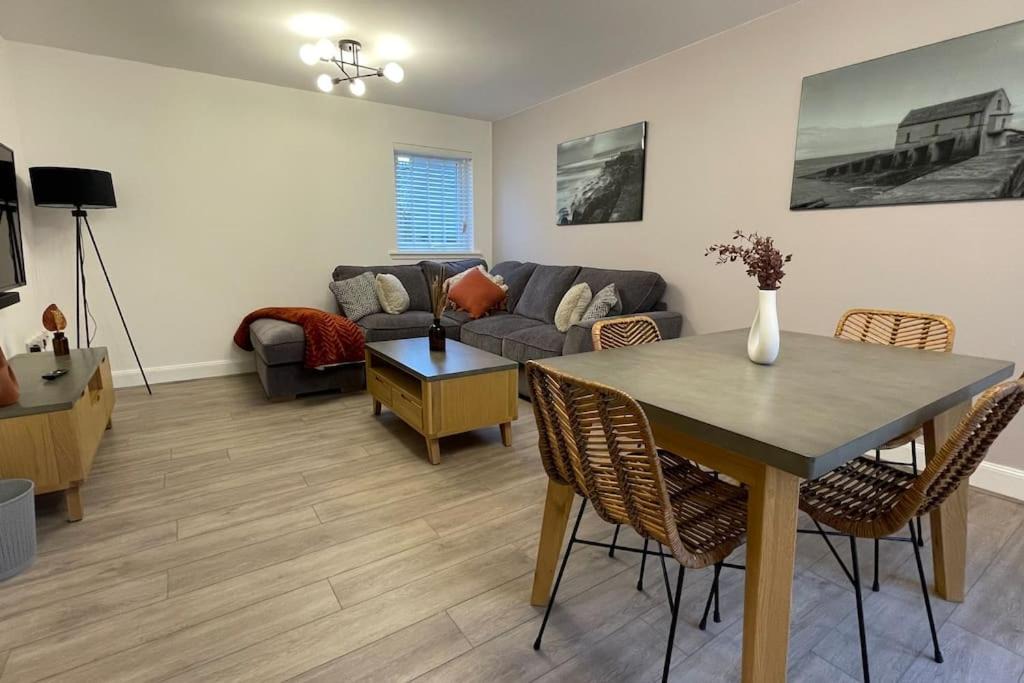 Wick House | Harbourside by Caithness Luxury Apartments NC500 - 2 Bedroom holiday home - Sleeps Work teams upto 2 & holiday makers upto 6 - PREFERENTIAL RATES FOR LONG STAY TRADES - CONTACT US -