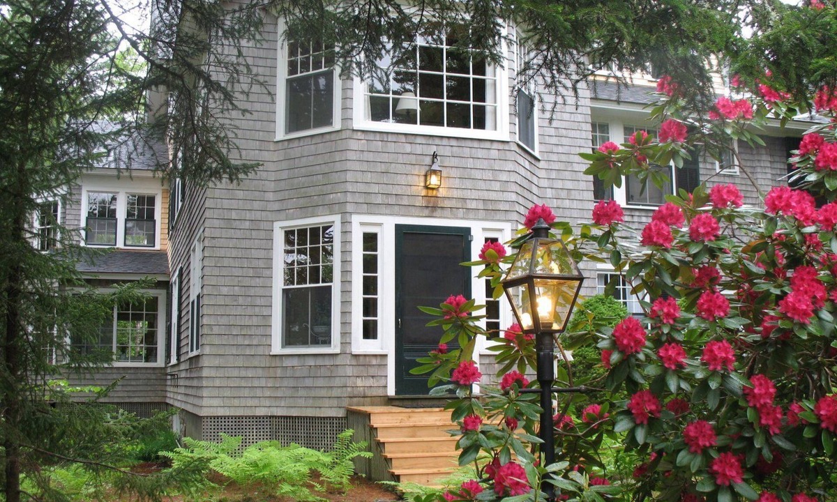 Northeast Harbor Bed & Breakfast | Harbourside Inn