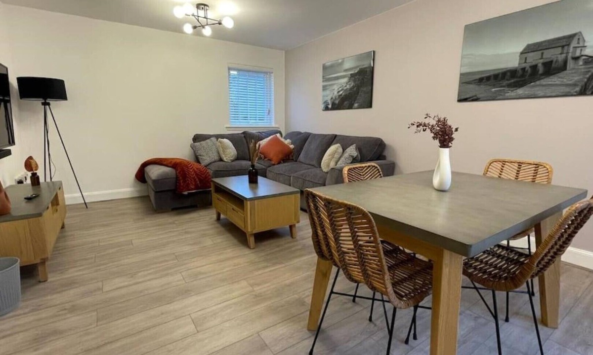 Wick House | Harbourside, Luxury Two Bedroom Townhouse with Bike store – Sleeps 6