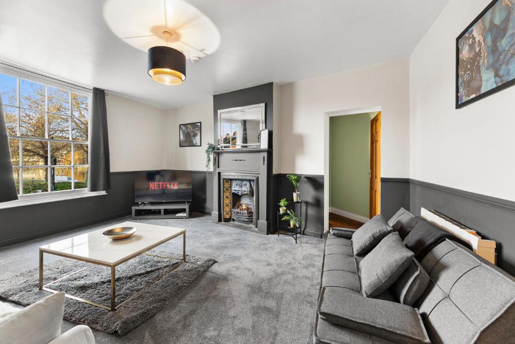 Bristol Floating Harbour Apartment | Harbourside Penthouse Apartments Sleep 16