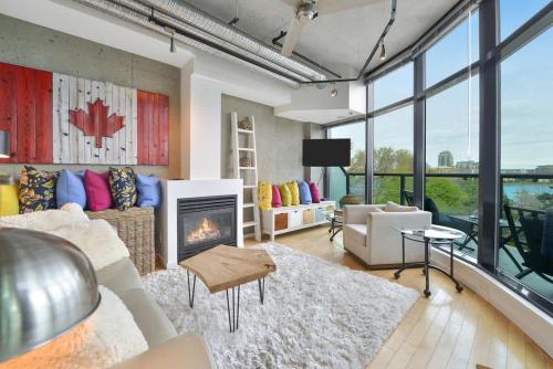 James Bay House | Harbourview Executive Condo by EMR Vacation Rentals