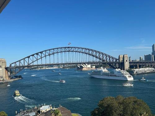 McMahons Point Apartment | Harbourview Studio with Iconic Fireworks Views