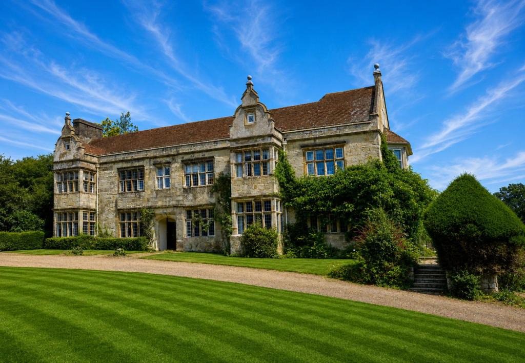 Etchingham House | Haremere Hall - A Jacobean Estate of Grandeur