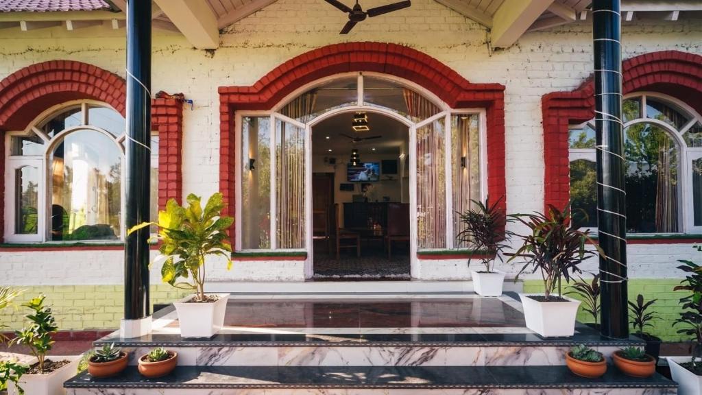 Nagin Bagh Hotel | Hariparbatview