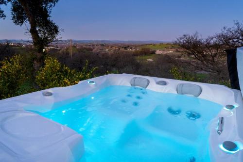 Paso Robles House | Harleys Hideaway Hilltop Views, Hot Tub & Pets