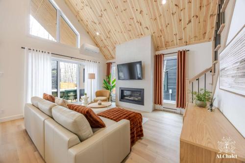Pont-Rouge Ski Chalet | Harmonie Modern Forest Retreat Spa & Serenity