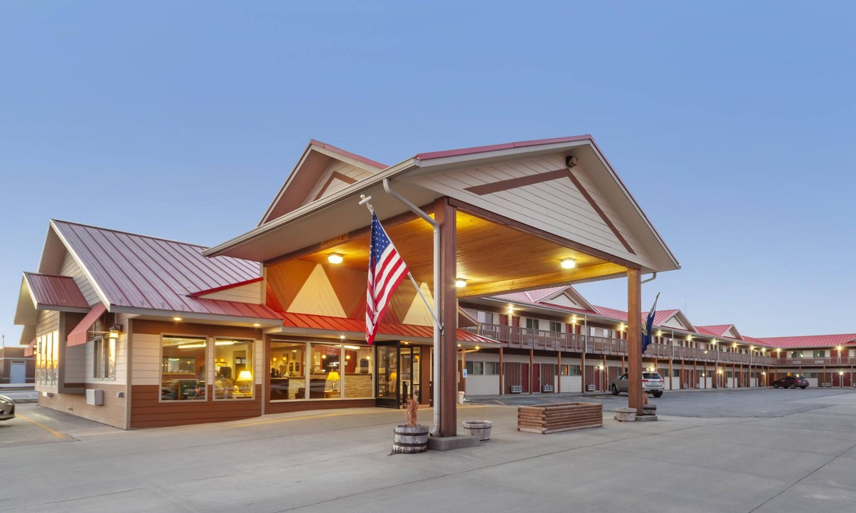 Valentine Hotel | Harmony Inn & Suites