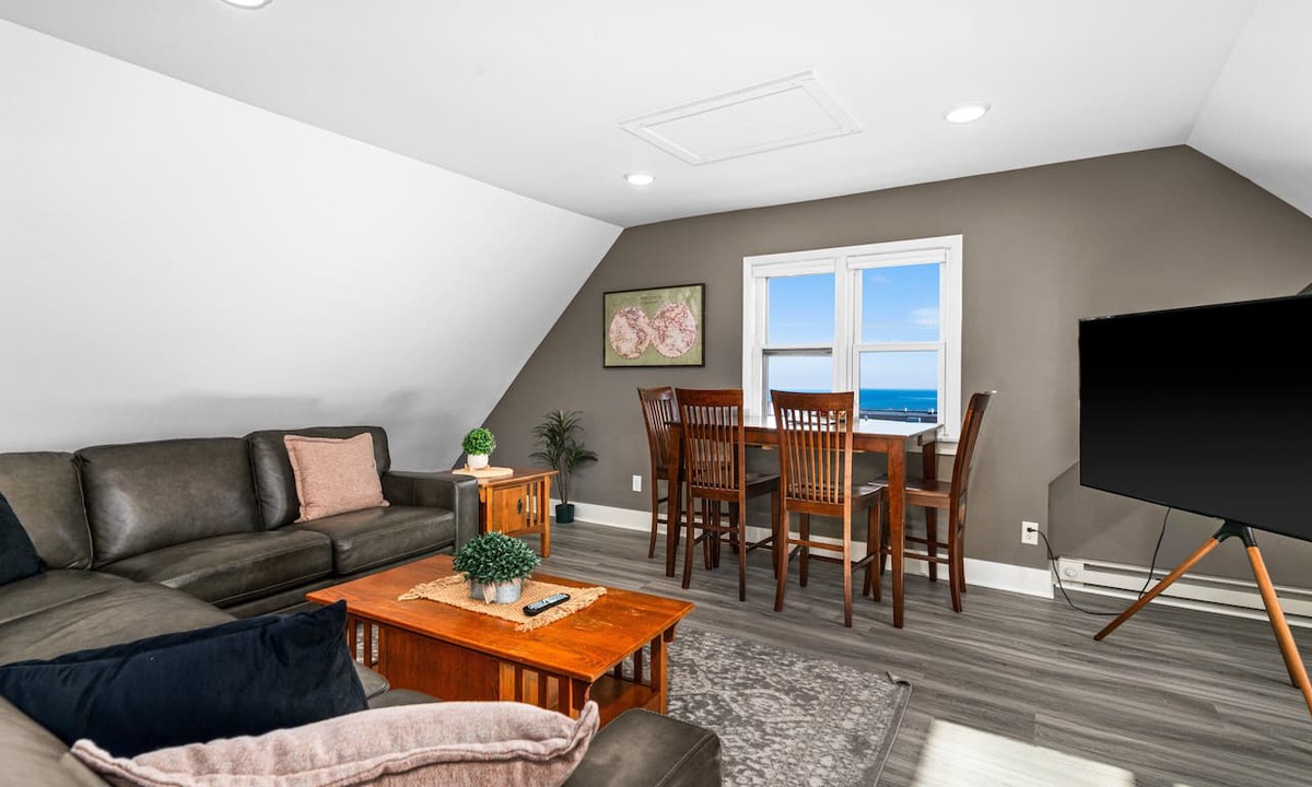East Hillside Apartment | Harris House 5 | On Hospital Campus