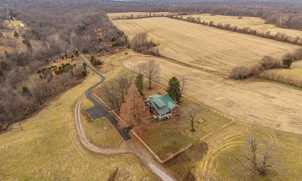 Prospect House | Harris House - Rustic Farmhouse on 200 Acres