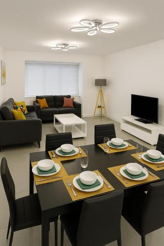 Leavesden Villa | Harry Potter Stay with Watford & London Links - Family house