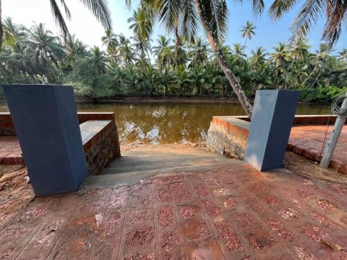Mulki Hostel | Harsha's River View 8-Bed Mixed Dormitory Room