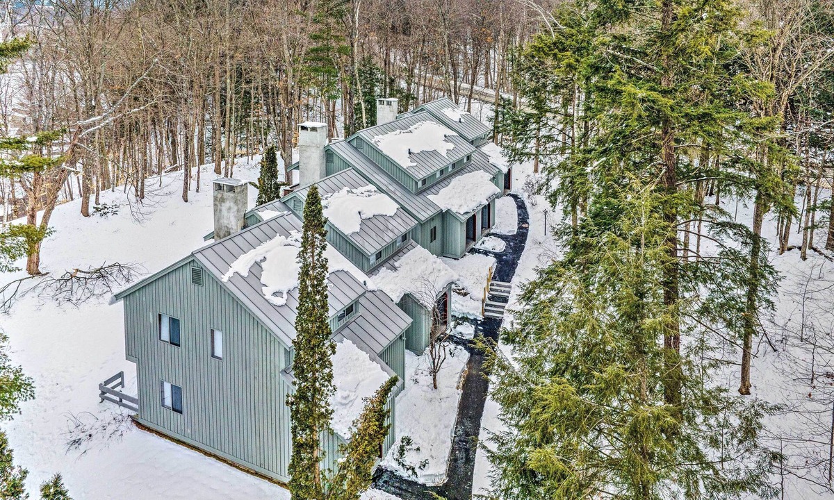 West Hartford Apartment | Hartford Escape w/Fire Pit ~ 3 Mi to Ski & Golf!