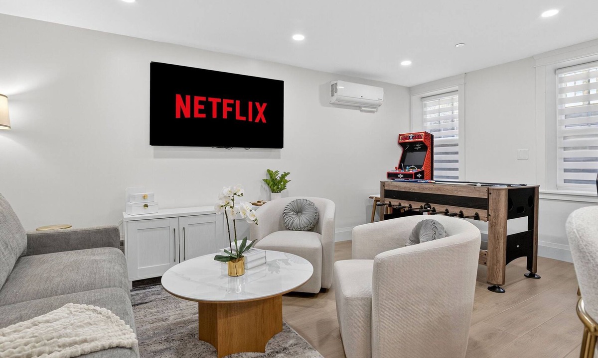 Mid-Cambridge Apartment | Harvard MIT Lux - Game Room + Parking + Subway